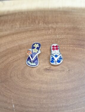#ZZZ --20 Cute Flip Flop Charm Pair with Colorful Rhinestones